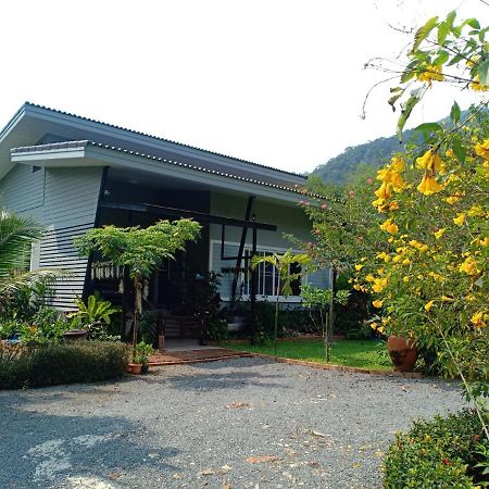 Sunbeam Cottage チャン島 エクステリア 写真