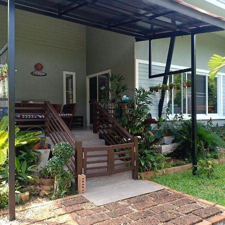 Sunbeam Cottage チャン島 エクステリア 写真